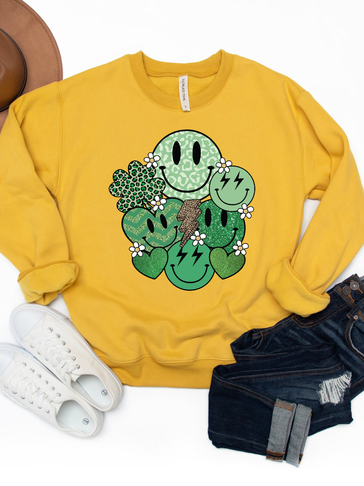 Smiley Clover - Graphic Sweatshirt