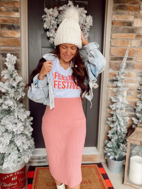 Feeling Festive Graphic Tee - @savvyskirtgirl