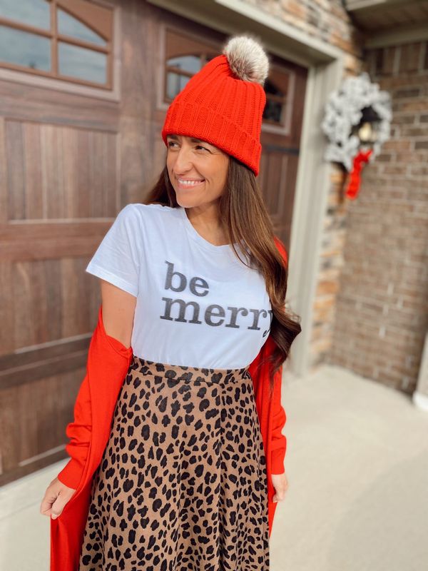 Be Merry Graphic Tee - @savvyskirtgirl