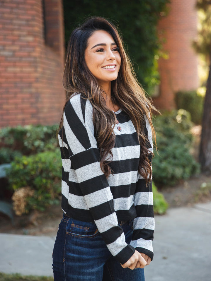 Cropped Button Birdie Top