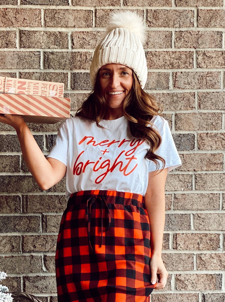 Merry + Bright Graphic Tee - @savvyskirtgirl
