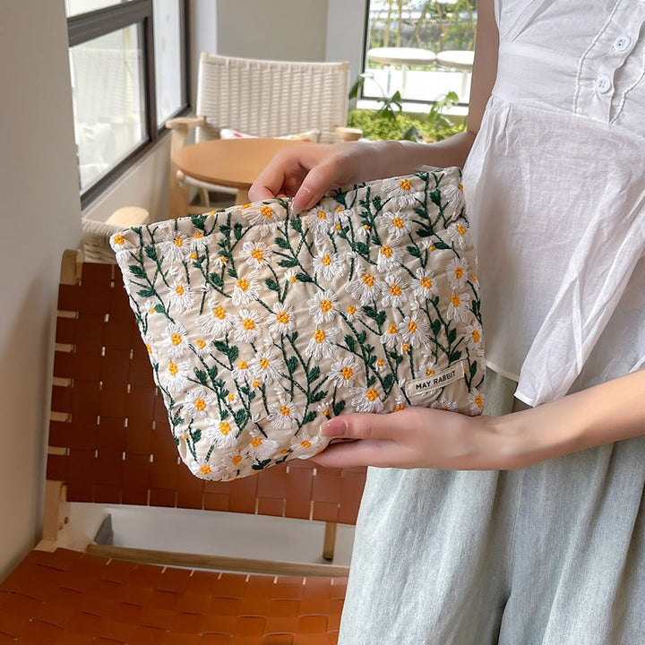 Embroidered Daisy Pattern Cosmetic Bag