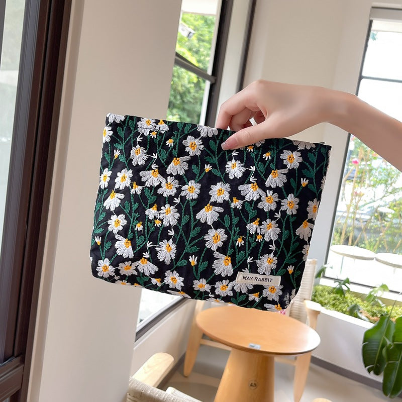 Embroidered Daisy Pattern Cosmetic Bag