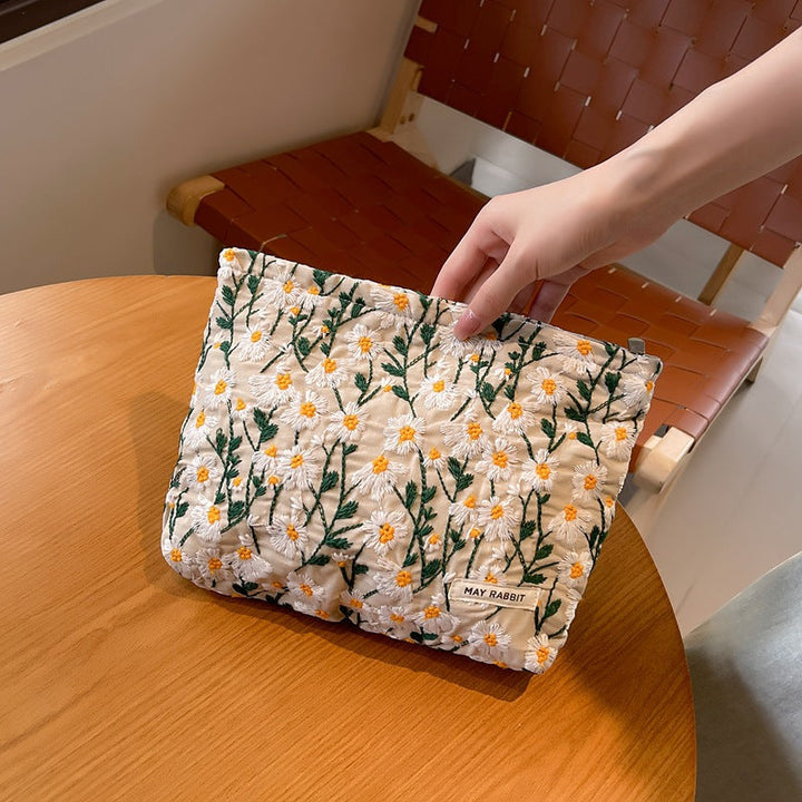 Embroidered Daisy Pattern Cosmetic Bag