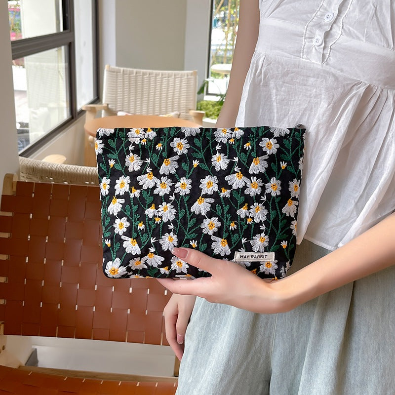 Embroidered Daisy Pattern Cosmetic Bag