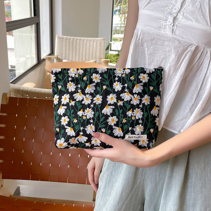 Embroidered Daisy Pattern Cosmetic Bag