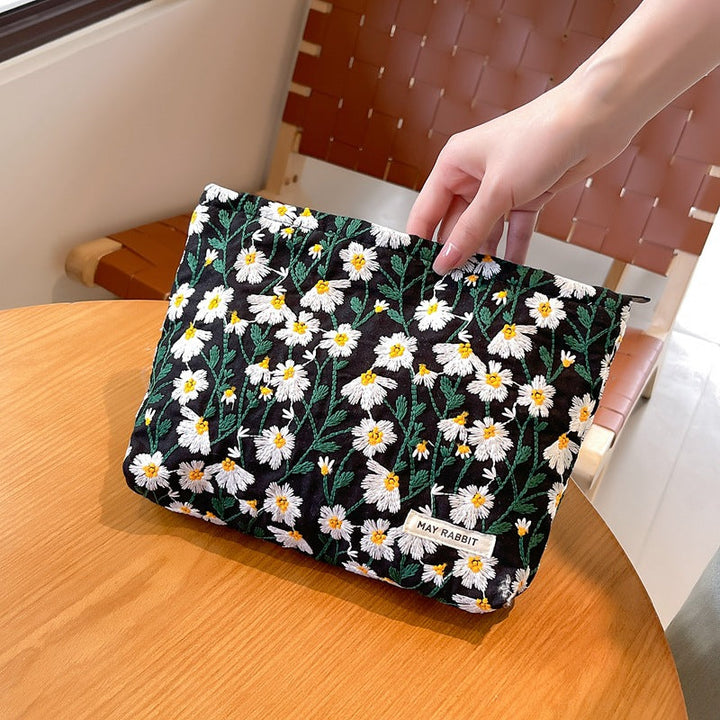 Embroidered Daisy Pattern Cosmetic Bag