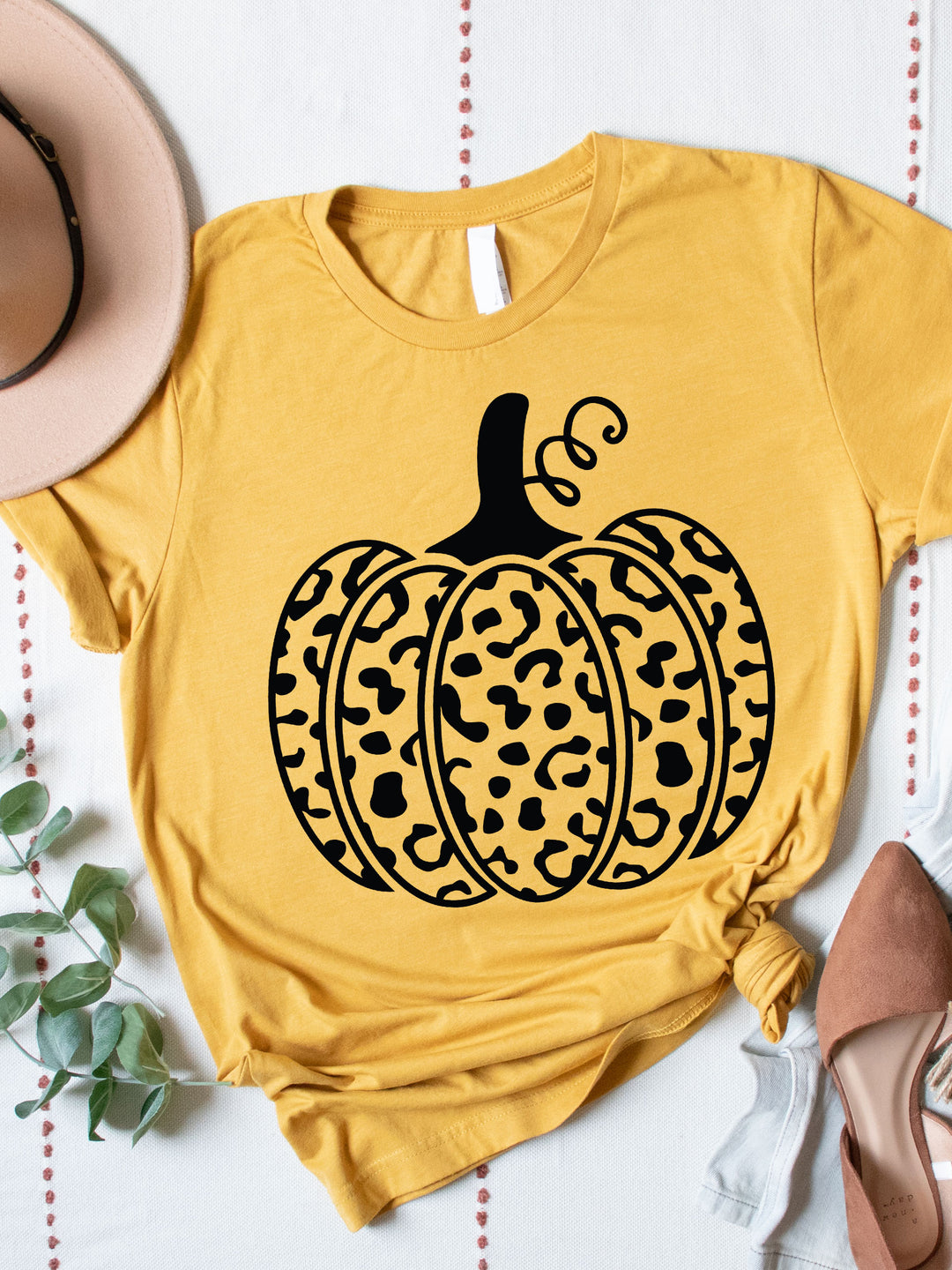 Cheetah Outline Pumpkin Graphic Tee