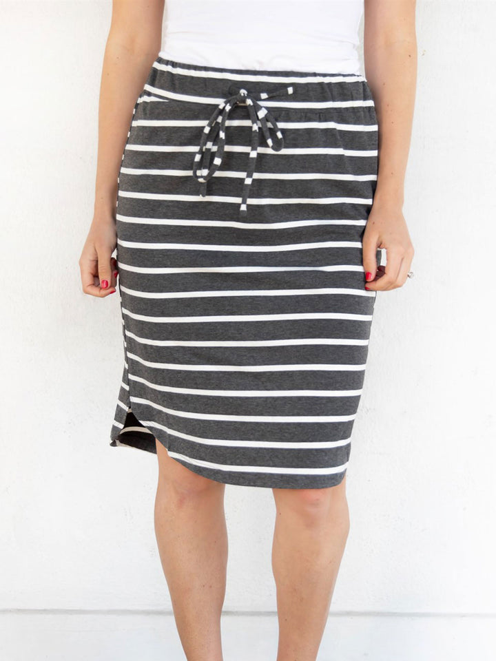 The Sofie Weekend Skirt | S-3X - Charcoal